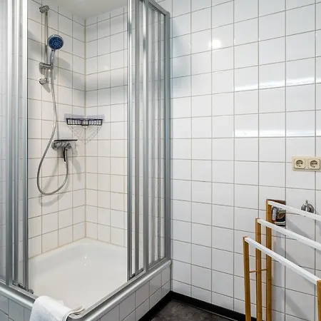 Gemuetliche 2-Zimmer Wohnung - Balkon - Parkplatz - Smart Tv - Arbeitsplatz Friedberg  Exterior photo