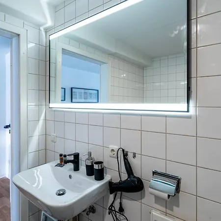 Gemuetliche 2-Zimmer Wohnung - Balkon - Parkplatz - Smart Tv - Arbeitsplatz Friedberg  Exterior photo