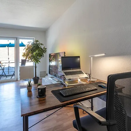 Gemuetliche 2-Zimmer Wohnung - Balkon - Parkplatz - Smart Tv - Arbeitsplatz Friedberg  Exterior photo