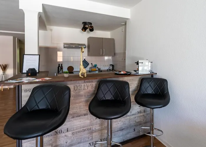 Gemuetliche 2-Zimmer Wohnung - Balkon - Parkplatz - Smart Tv - Arbeitsplatz