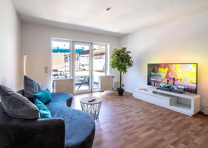 Gemuetliche 2-Zimmer Wohnung - Balkon - Parkplatz - Smart Tv - Arbeitsplatz