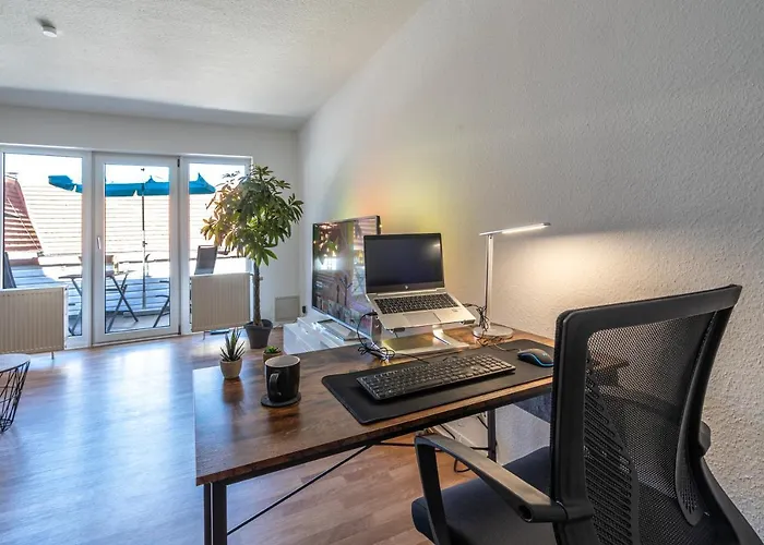 Gemuetliche 2-Zimmer Wohnung - Balkon - Parkplatz - Smart Tv - Arbeitsplatz