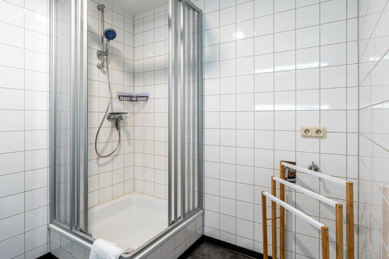 Gemuetliche 2-zimmer - Balkon - Parkplatz - Smart Tv - Arbeitsplatz Apartment *